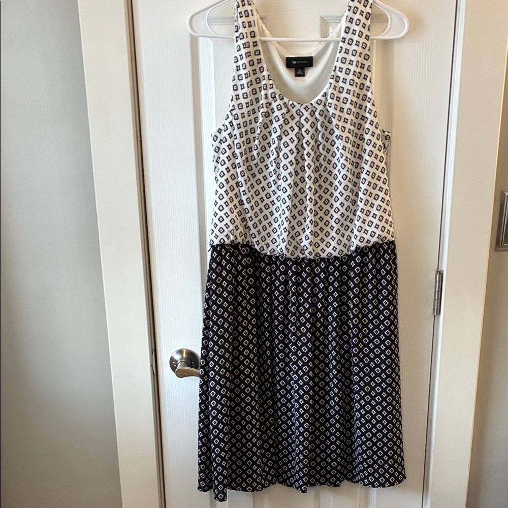 AB Studio Black and White Geometric Midi Dress